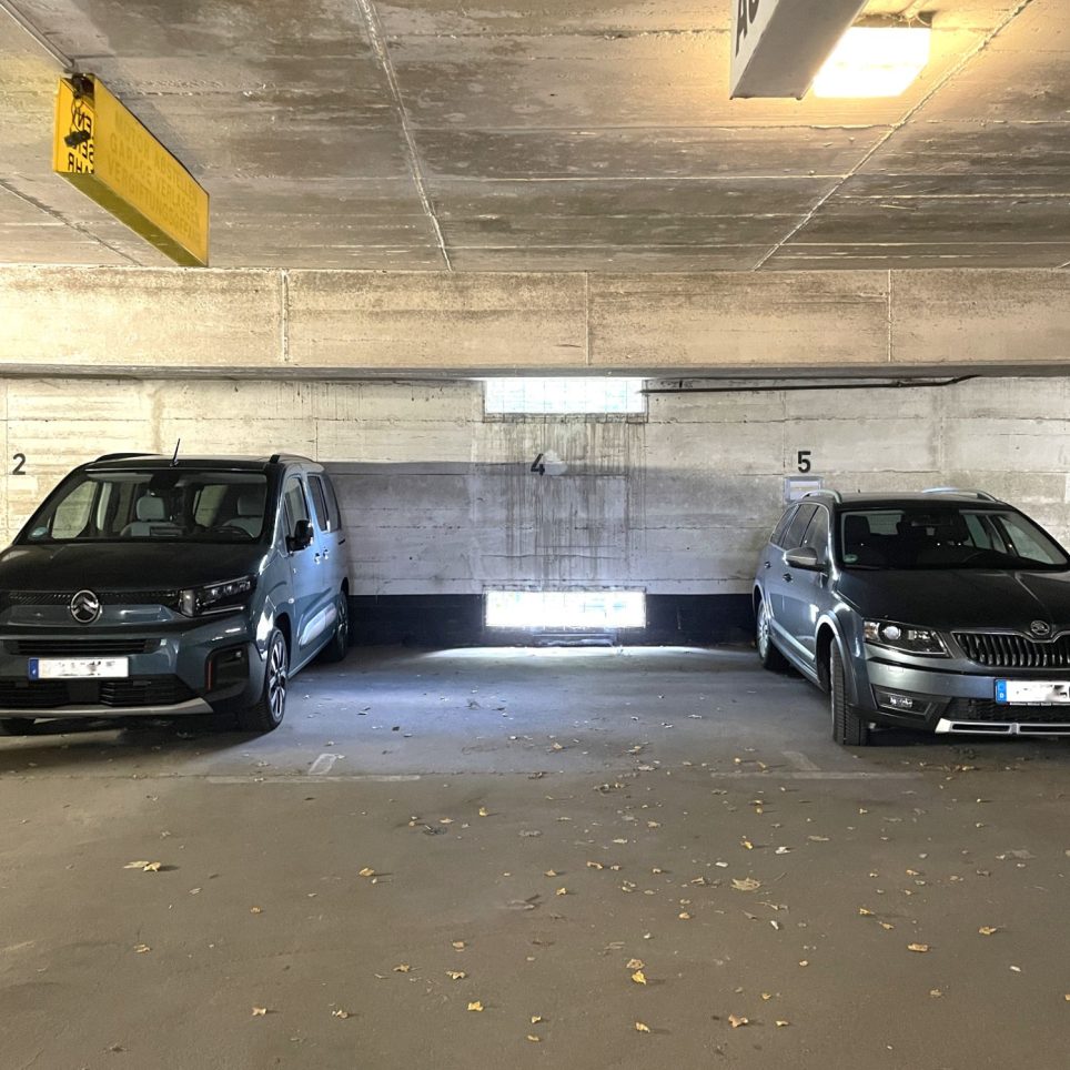 geschützter und gesicherter Stellplatz in der Tiefgarage (80€)