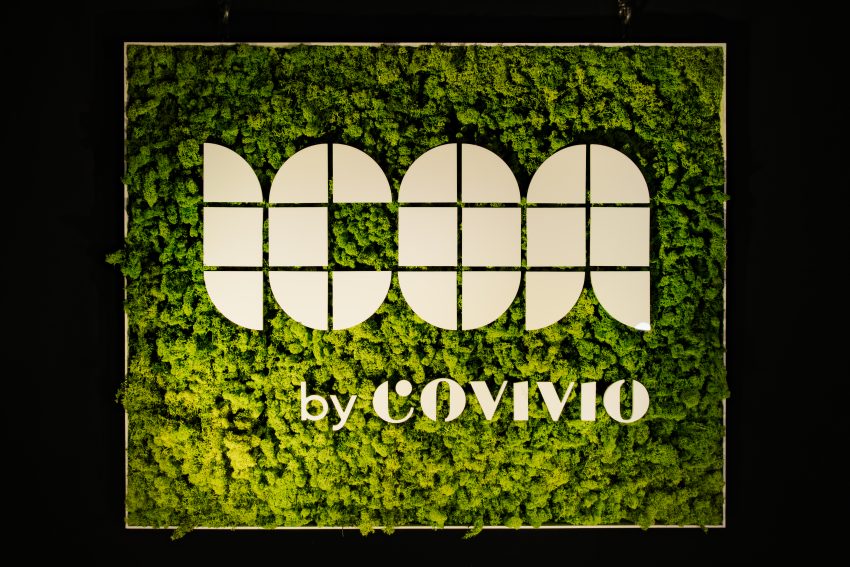 Icon by Covivio Logo auf Mooswand